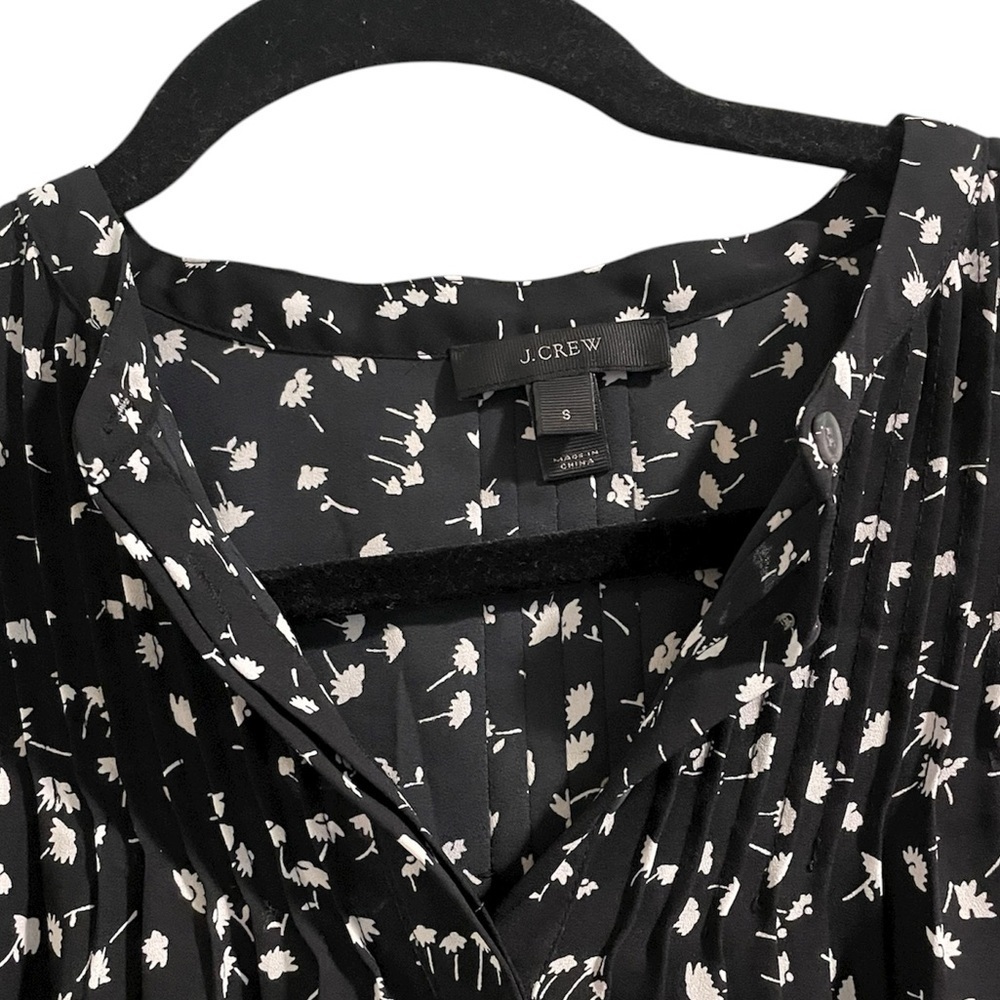 J Crew Black V Neck White Floral Tie Sleeve Blouse with Button Detail Small - Picture 2 of 4